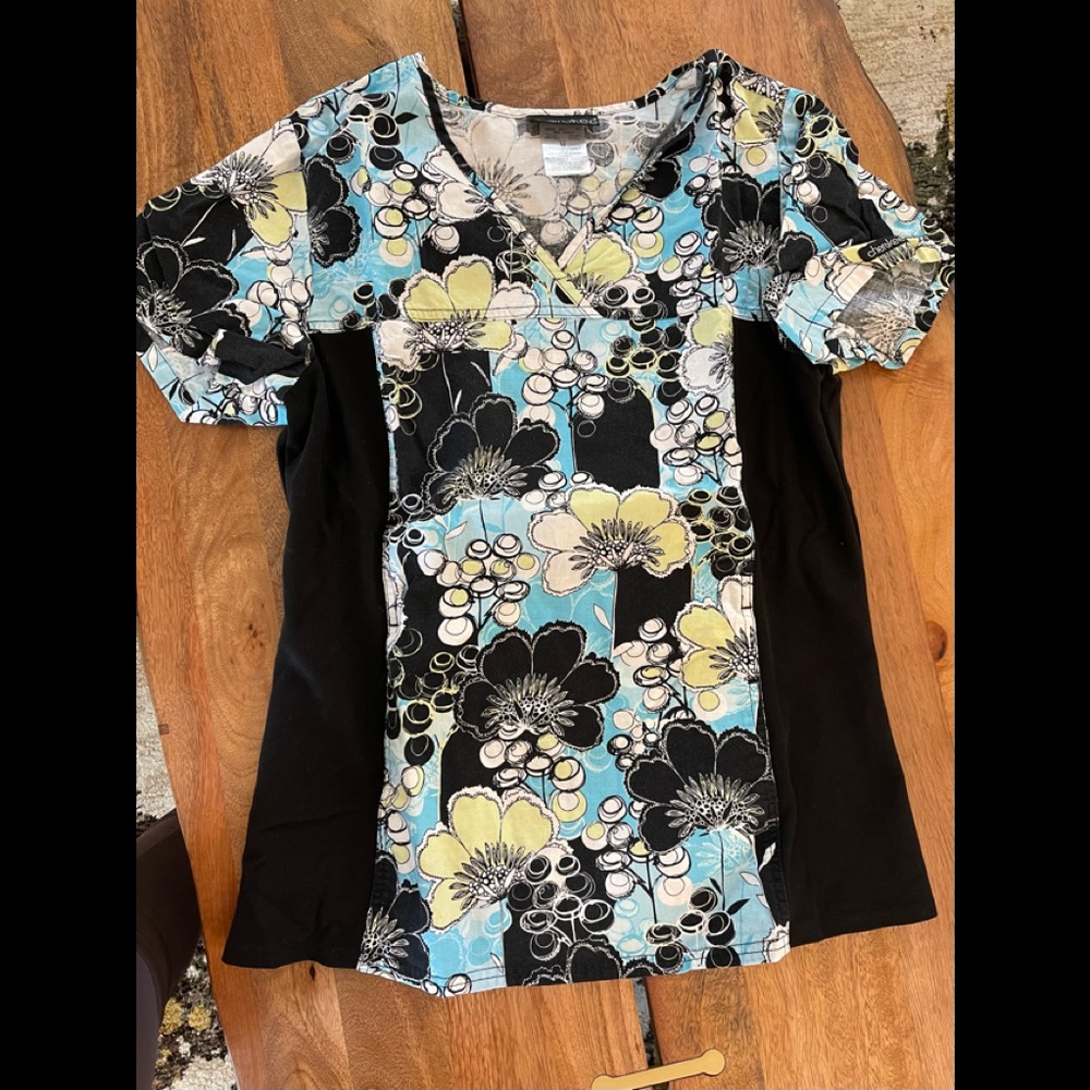 Cherokee scrub top
